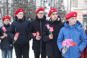 Красный тюльпан - символ памяти и уважения к солдатскому мужеству