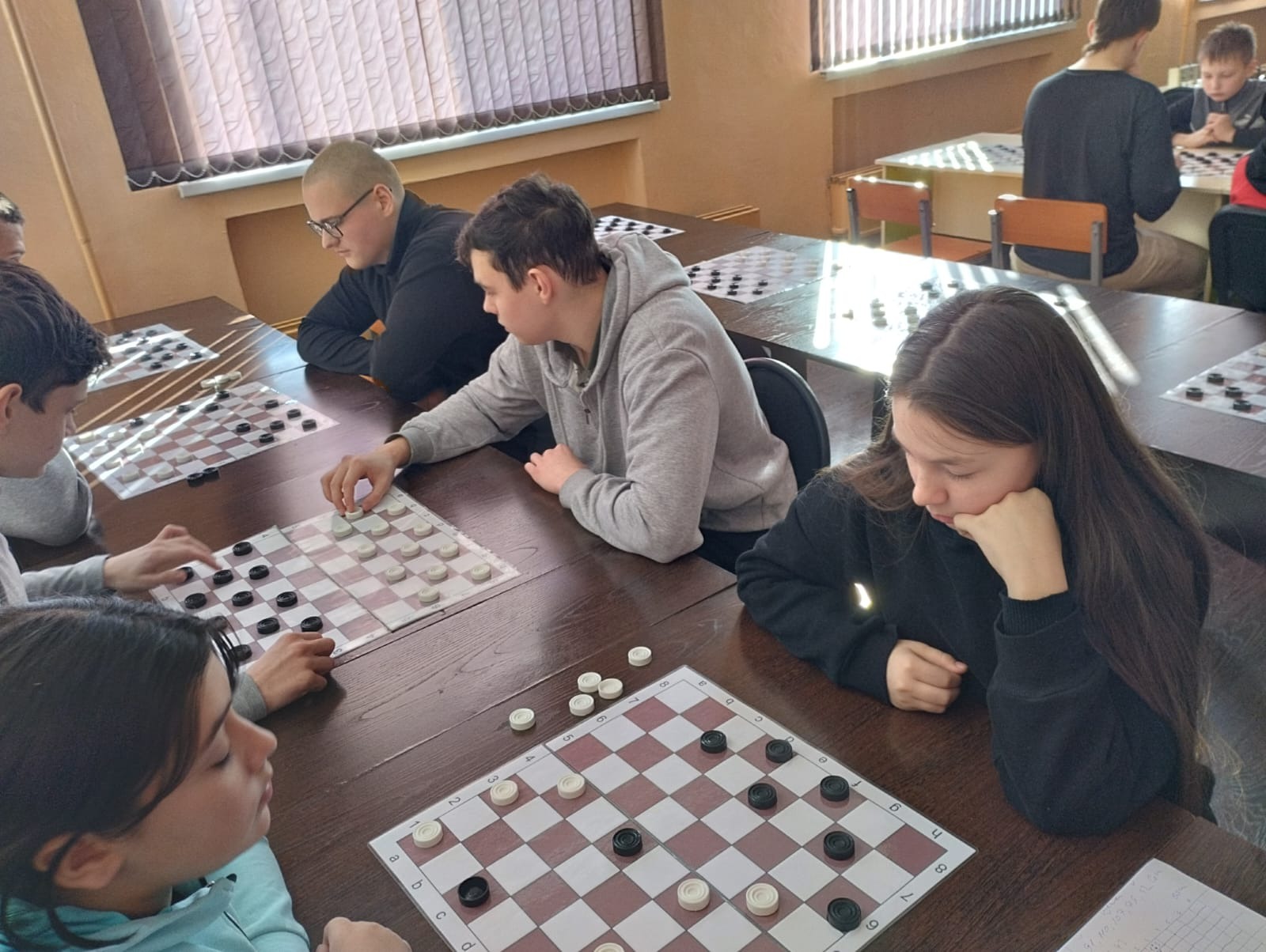 22 февраля на базе МБУ ДО "Вектор" состоялся дивизиональнй этап Всекузбасских спортивных игр младших школьников "Смелость быть первыми" по шахматам.